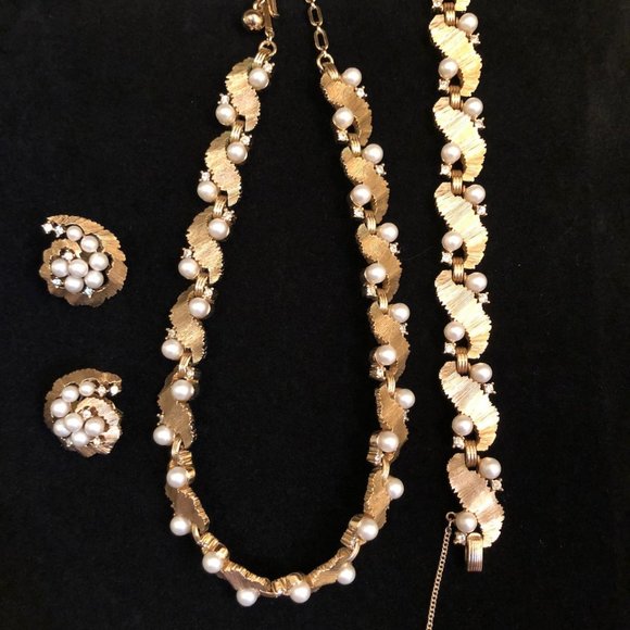 Crown Trifari Jewelry - Vintage Crown Trifari, Gold Tone Scroll Links Rhinestone & Faux Pearl, 3 Pc. Set
